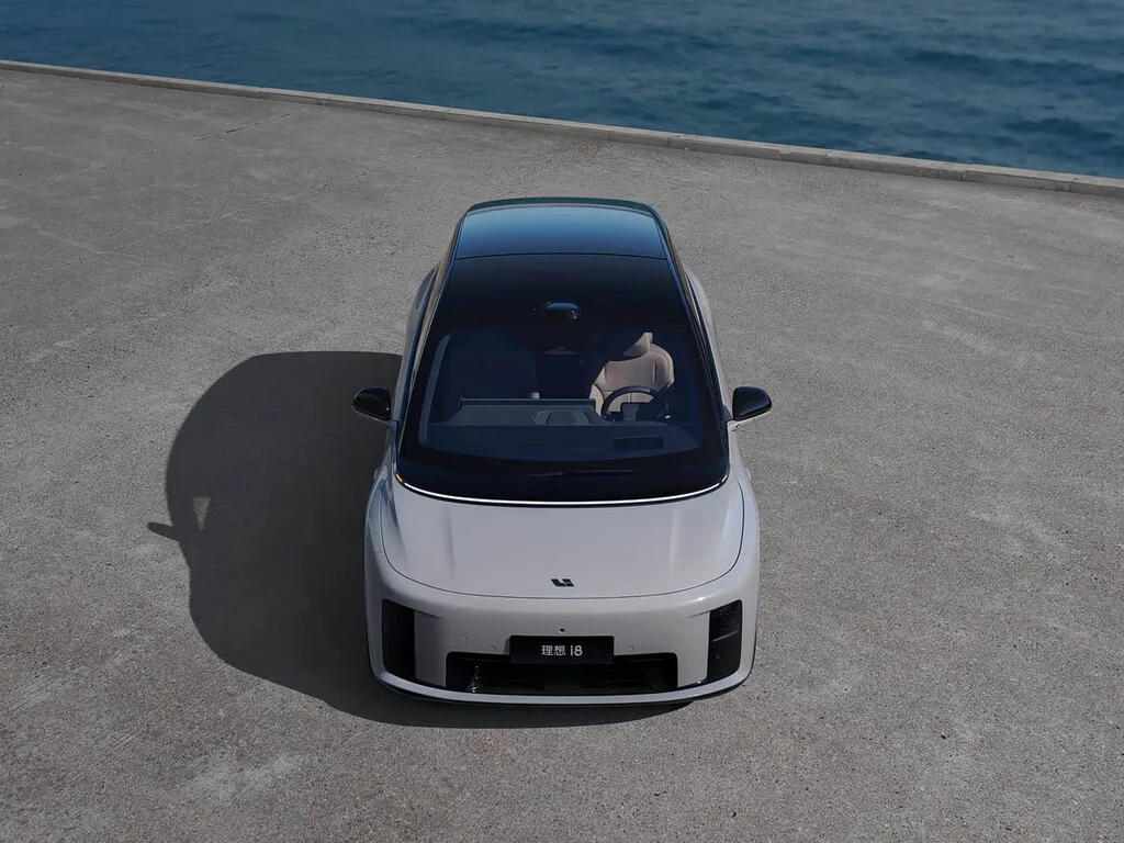 Li Auto i8 — фотография автомобиля