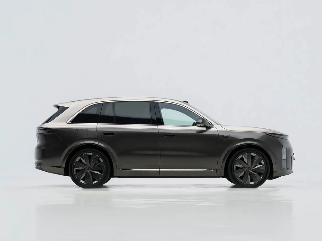 Li Auto L8 — фотография автомобиля
