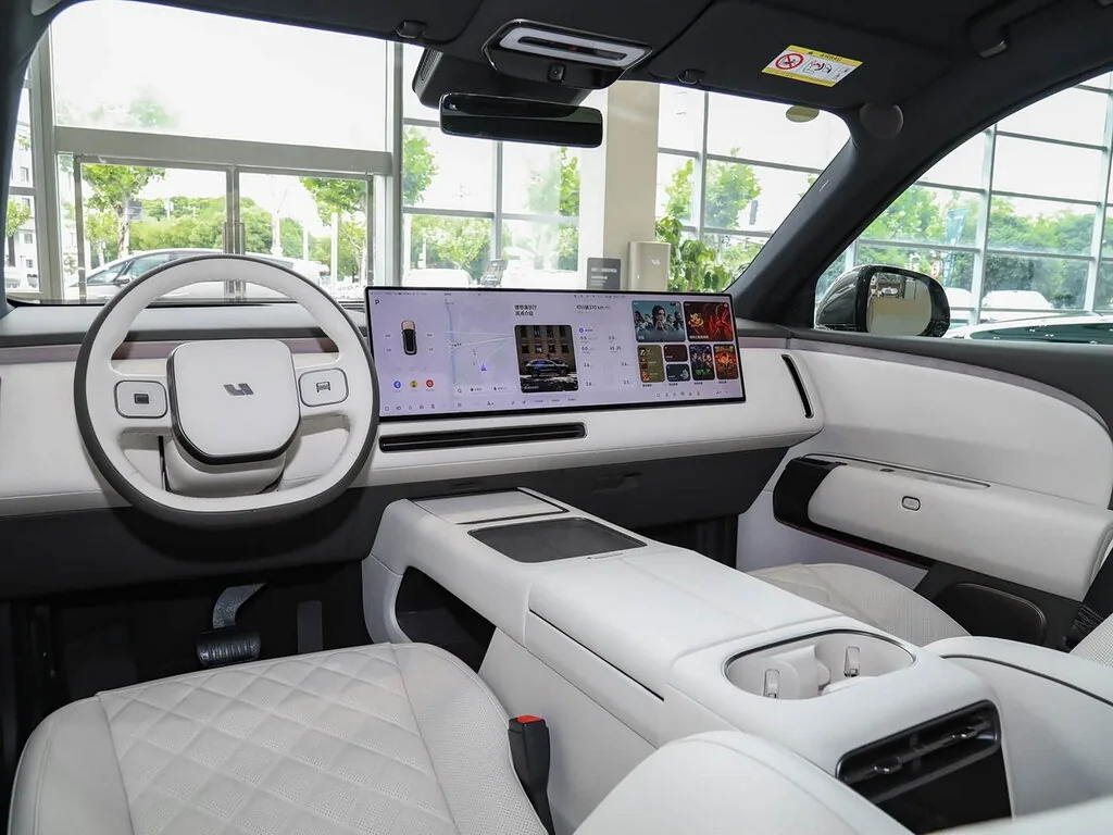 Li Auto L8 — фотография автомобиля