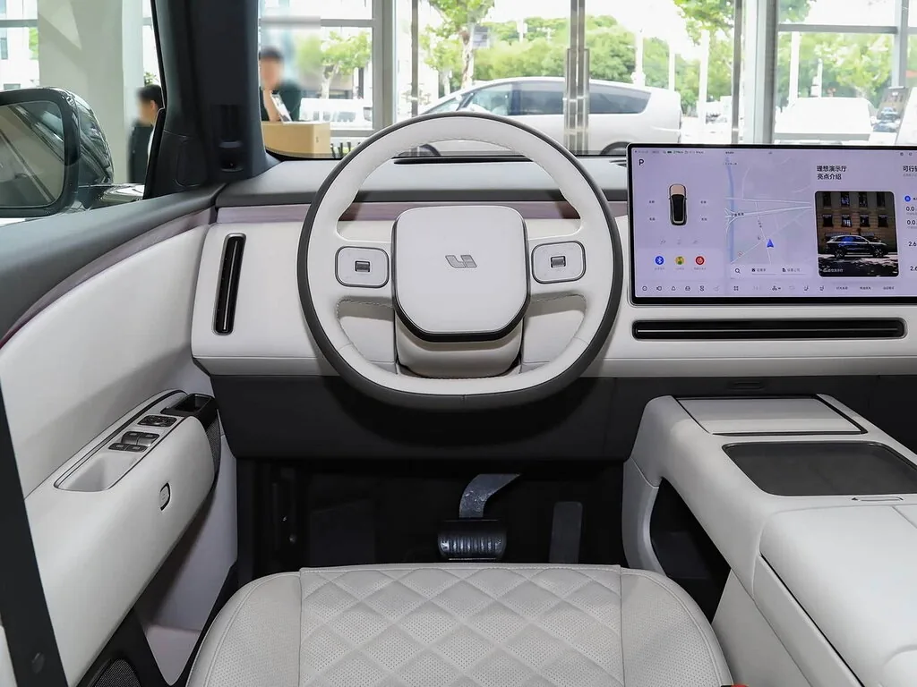Li Auto L8 — фотография автомобиля