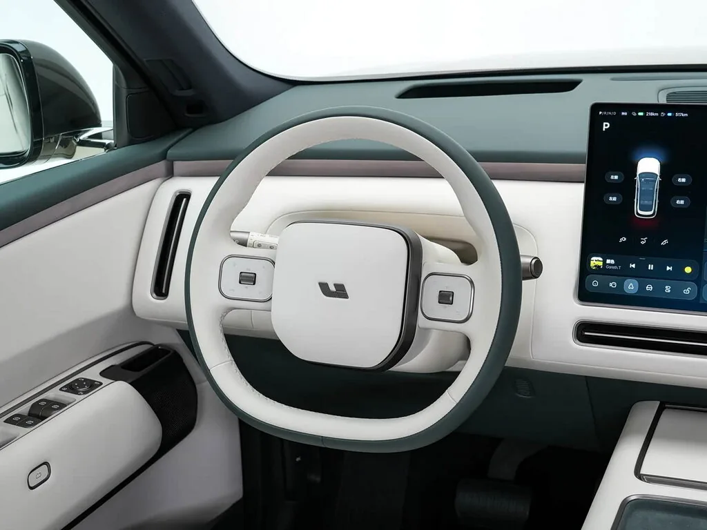 Li Auto L8 — фотография автомобиля