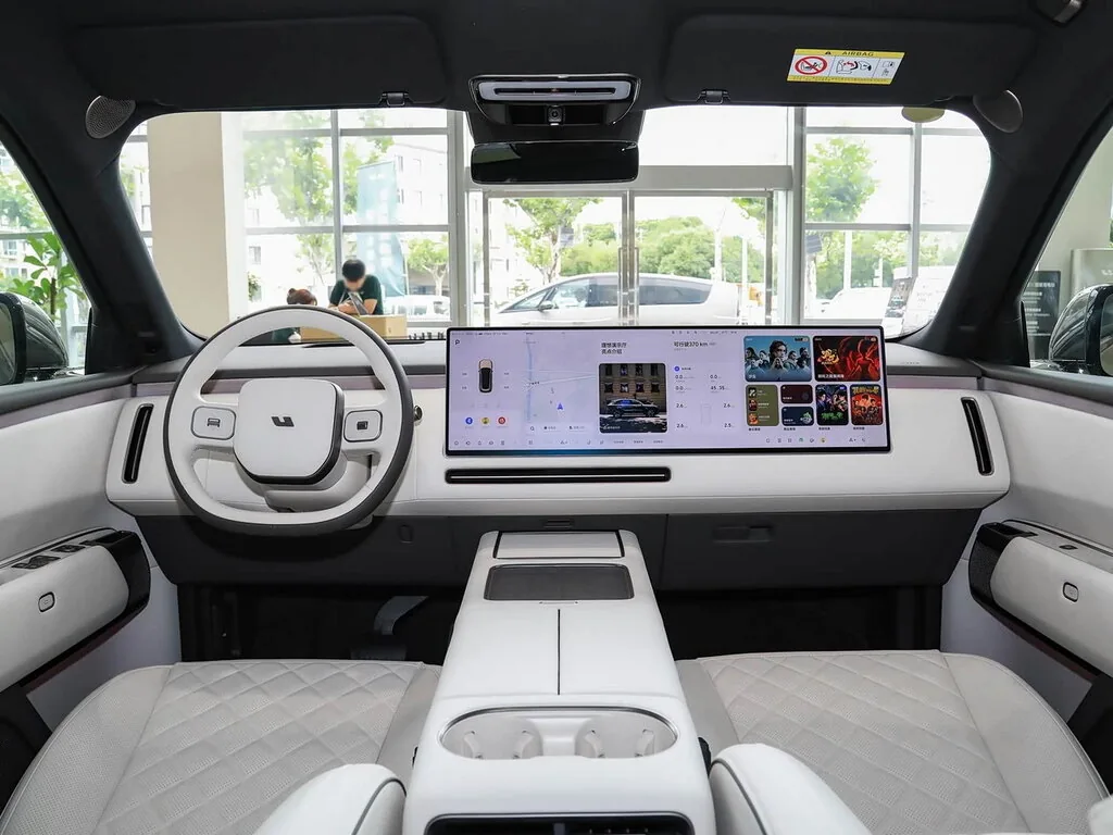 Li Auto L8 — фотография автомобиля